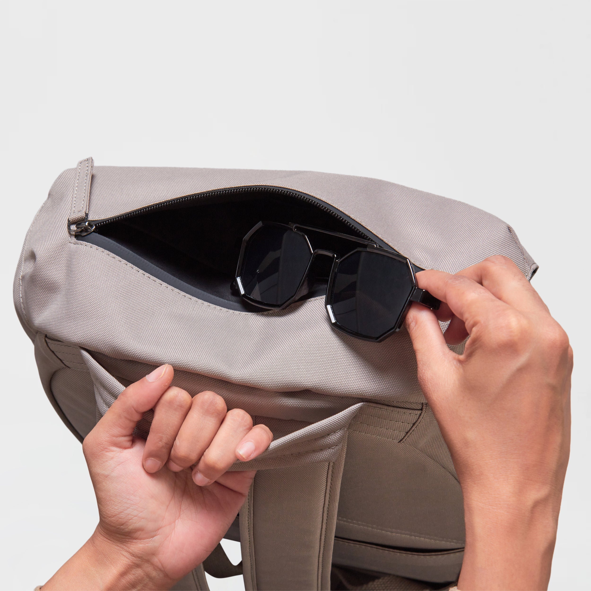Re.27 Daypack – Stone
