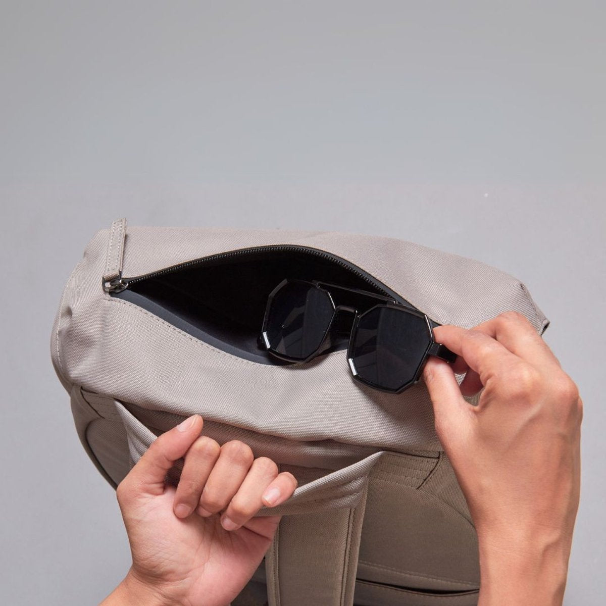 Re.27 Daypack – Stone